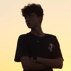 Poslechněte si interpreta Phant, sledujte hudební videa, přečtěte si životopis, podívejte se na data turné a další informace.