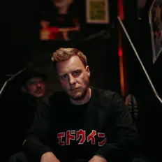 收听 Subbotnik、观看音乐视频、阅读小传、查看巡演日期等 ！