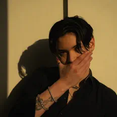 kyro!!を聴いたり、ミュージックビデオを鑑賞したり、経歴やツアー日程などを確認したりしましょう！