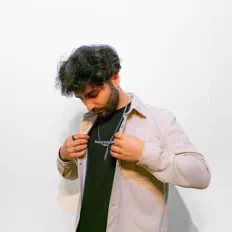 Posłuchaj wykonawcy Nimz, obejrzyj teledyski, przeczytaj biografię, zobacz daty tras koncertowych i nie tylko!