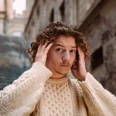 Miloé सुनें, म्यूज़िक वीडियो देखें, बायो पढ़ें, दौरे की तारीखें और बहुत कुछ देखें!