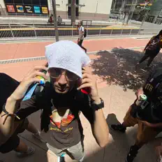 Escucha a KIWI!, mira vídeos musicales, lee la biografía, consulta fechas de giras y mucho más.