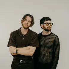 SHORE을(를) 듣고, 뮤직 비디오를 보고, 약력을 읽고, 투어 일정 등을 확인하세요!