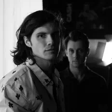 Escucha a two silver chords, mira vídeos musicales, lee la biografía, consulta fechas de giras y mucho más.