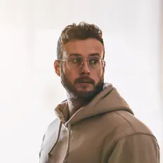 Poslechněte si interpreta Jonathan Roessler, sledujte hudební videa, přečtěte si životopis, podívejte se na data turné a další informace.