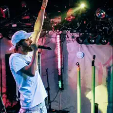 Noah Benjamin dinle, müzik videolarını izle, biyografisini oku, tur tarihlerini ve daha fazlasını gör!