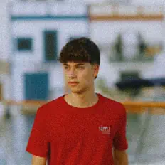 Écoutez Adriel, regardez des vidéoclips, lisez la biographie, consultez les dates de tournée et plus encore !