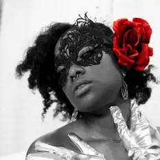 Nayla Savannah सुनें, म्यूज़िक वीडियो देखें, बायो पढ़ें, दौरे की तारीखें और बहुत कुछ देखें!