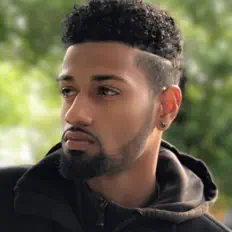 收听 JI DRAGON、观看音乐视频、阅读小传、查看巡演日期等 ！