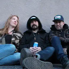 聆聽 Luke Warm and the Cold Ones、觀看音樂影片、閱讀小傳、查看巡演日期等！