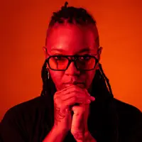 Écoutez undefined, regardez des vidéoclips, lisez la biographie, consultez les dates de tournée et plus encore !