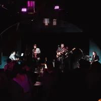 Escucha a undefined, mira videos musicales, lee su biografía, consulta las fechas de las gira y más.