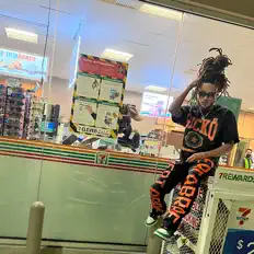 聆聽 Ace in The Woods、觀看音樂影片、閱讀小傳、查看巡演日期等！