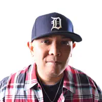 Dengarkan undefined, tonton video musik, baca bio, lihat tanggal tur & lainnya!