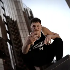 Yung Gold सुनें, म्यूज़िक वीडियो देखें, बायो पढ़ें, दौरे की तारीखें और बहुत कुछ देखें!