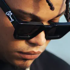 Notah dinle, müzik videolarını izle, biyografisini oku, tur tarihlerini ve daha fazlasını gör!