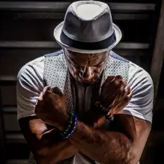 Ouve Reinaldo Santiago, vê vídeos de música, lê a biografia, vê as datas da digressão e muito mais!