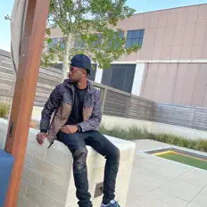 Posłuchaj wykonawcy Chief Zeez, obejrzyj teledyski, przeczytaj biografię, zobacz daty tras koncertowych i nie tylko!