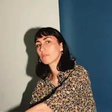 Listen to Éna Vera, watch music videos, read bio, see tour dates & more!