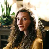 Escucha a undefined, mira videos musicales, lee su biografía, consulta las fechas de las gira y más.