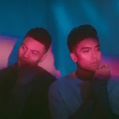 Dengarkan Tropic, tonton video musik, baca bio, lihat tanggal tur & lainnya!