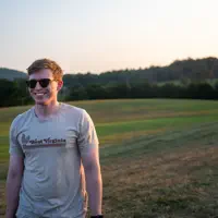 Hör dir undefined an, schau dir Musikvideos an, lies die Biografie, finde Tourdaten und mehr!