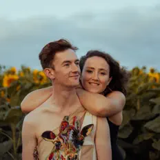 Ouve Good Habits, vê vídeos de música, lê a biografia, vê as datas da digressão e muito mais!