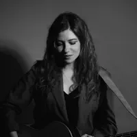 Escucha a undefined, mira videos musicales, lee su biografía, consulta las fechas de las gira y más.