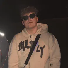 Ακούστε περιεχόμενο από Hannesy, παρακολουθήστε μουσικά βίντεο, διαβάστε το βιογραφικό, δείτε ημερομηνίες περιοδείας, και πολλά ακόμη!