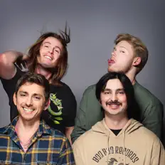 聆聽 Dead Magic、觀看音樂影片、閱讀小傳、查看巡演日期等！