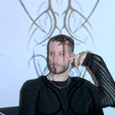 收听 Internet_prty、观看音乐视频、阅读小传、查看巡演日期等 ！