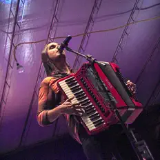 Ouve Cícero Dantas, vê vídeos de música, lê a biografia, vê as datas da digressão e muito mais!