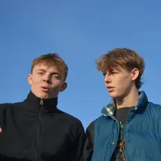 Posłuchaj wykonawcy BLINK, obejrzyj teledyski, przeczytaj biografię, zobacz daty tras koncertowych i nie tylko!