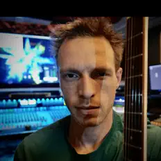 Poslechněte si interpreta The Distant Near, sledujte hudební videa, přečtěte si životopis, podívejte se na data turné a další informace.