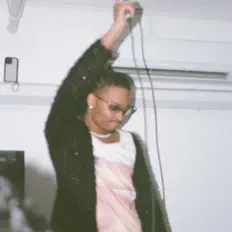 Kalo Steezを聴いたり、ミュージックビデオを鑑賞したり、経歴やツアー日程などを確認したりしましょう！