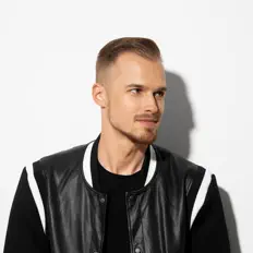 Ascolta Clavee, guarda video musicali, leggi la biografia, vedi le date del tour & altro!