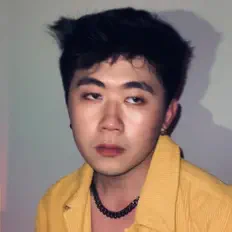 OJO을(를) 듣고, 뮤직 비디오를 보고, 약력을 읽고, 투어 일정 등을 확인하세요!