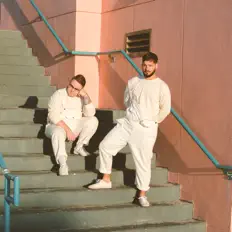 Ascolta Little Empire Band, guarda video musicali, leggi la biografia, vedi le date del tour & altro!