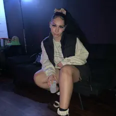 Shadohを聴いたり、ミュージックビデオを鑑賞したり、経歴やツアー日程などを確認したりしましょう！