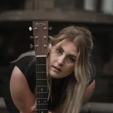 Dengarkan Hannah Grace Kelly, tonton video musik, baca bio, lihat tanggal tur & lainnya!