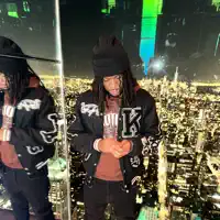 Hör dir undefined an, schau dir Musikvideos an, lies die Biografie, finde Tourdaten und mehr!