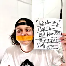 Hör dir DIRTYLAUNDRY an, schau dir Musikvideos an, lies die Biografie, finde Tourdaten und mehr!
