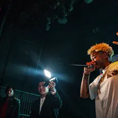 聆聽 FlashLewis、觀看音樂影片、閱讀小傳、查看巡演日期等！