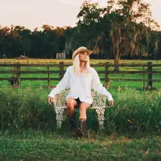 Dengarkan Jaycee Grace Connolly, tonton video musik, baca bio, lihat tanggal tur & lainnya!