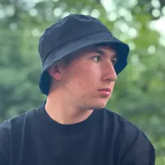 Hör dir Knique an, schau dir Musikvideos an, lies die Biografie, finde Tourdaten und mehr!