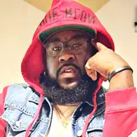 Ascolta undefined, guarda video musicali, leggi la biografia, vedi le date del tour & altro!