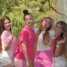 收听 Cherry vamps、观看音乐视频、阅读小传、查看巡演日期等 ！