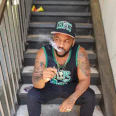 聆聽 Kilo Watts、觀看音樂影片、閱讀小傳、查看巡演日期等！