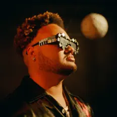 聆聽 Everett Moon、觀看音樂影片、閱讀小傳、查看巡演日期等！