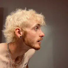 Écoutez LaFeels, regardez des vidéoclips, lisez la biographie, consultez les dates de tournée et plus encore !